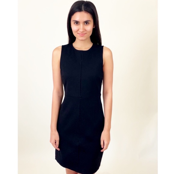 crew neck sleeveless dress